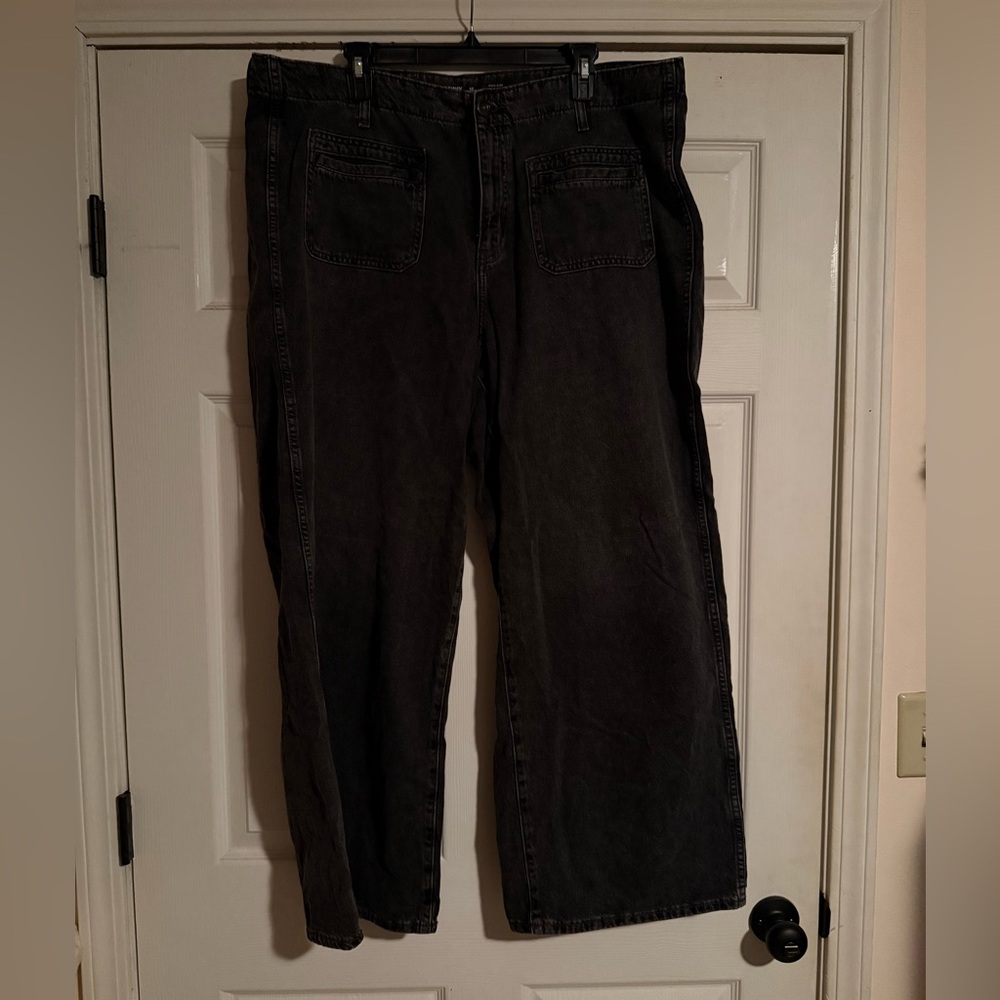 Black Wide-Leg Jeans
